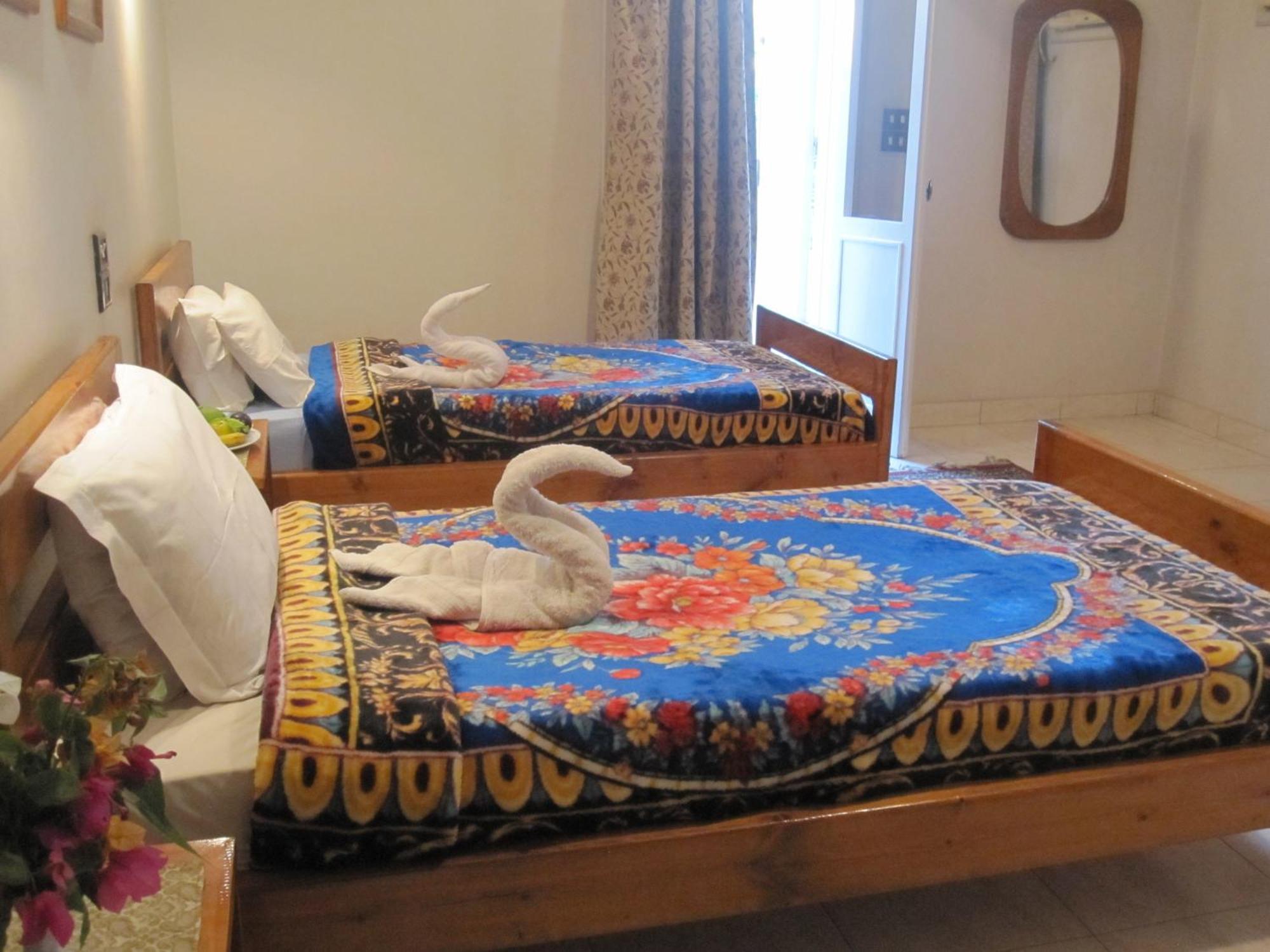 Amon Hotel Luxor Quarto foto